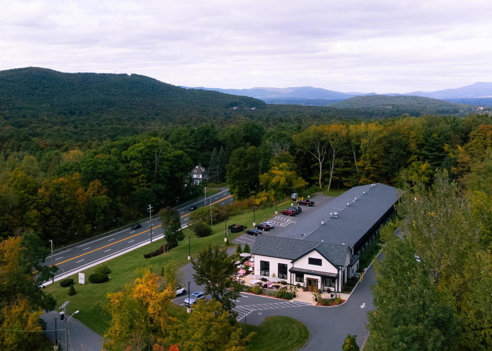 Berkshires Untold Hotel Lenox Exterior foto